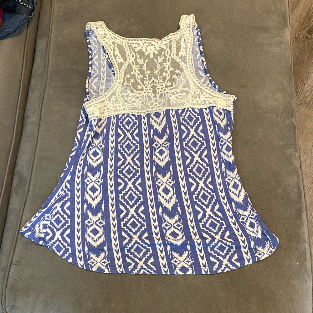 sleeveless top